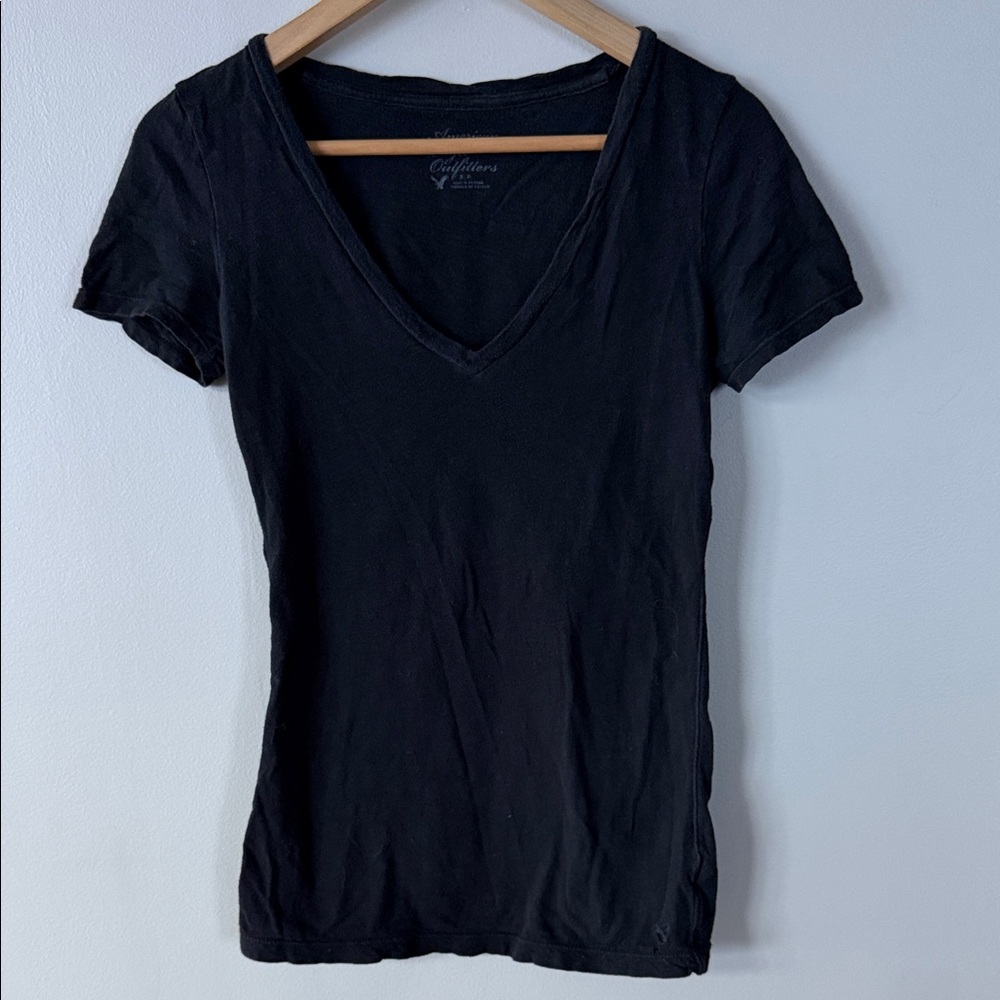 American Eagle Outfitters Black Short Sleeve V-Neck Tee